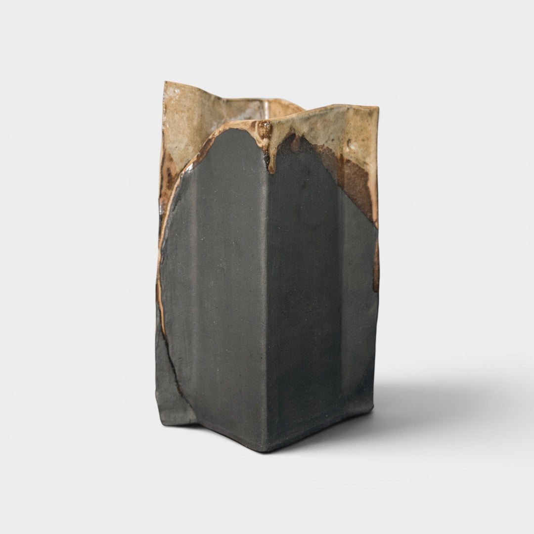 BOKIS Vase | Charcoal Clay