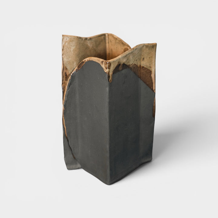 BOKIS Vase | Charcoal Clay
