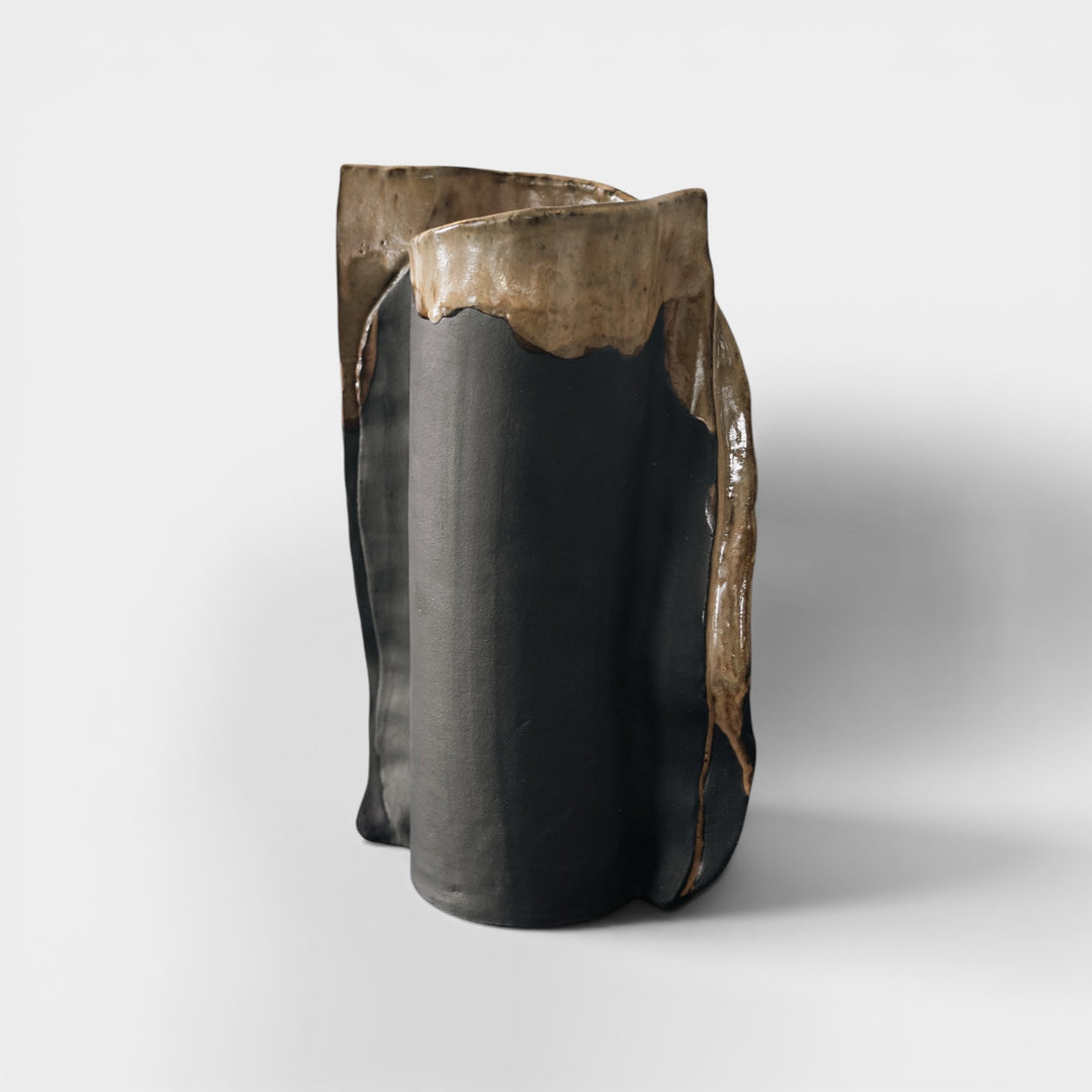 RAUNIM Vase | Charcoal Clay