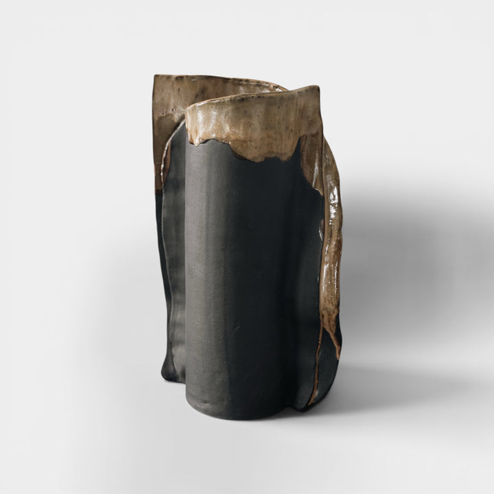 RAUNIM Vase | Charcoal Clay