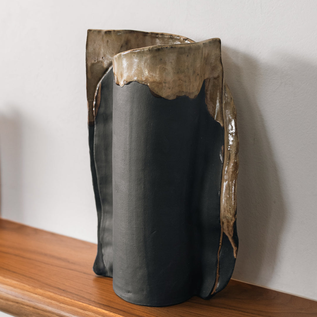 RAUNIM Vase | Charcoal Clay