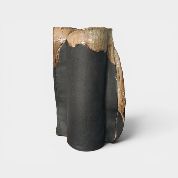 RAUNIM Vase | Charcoal Clay