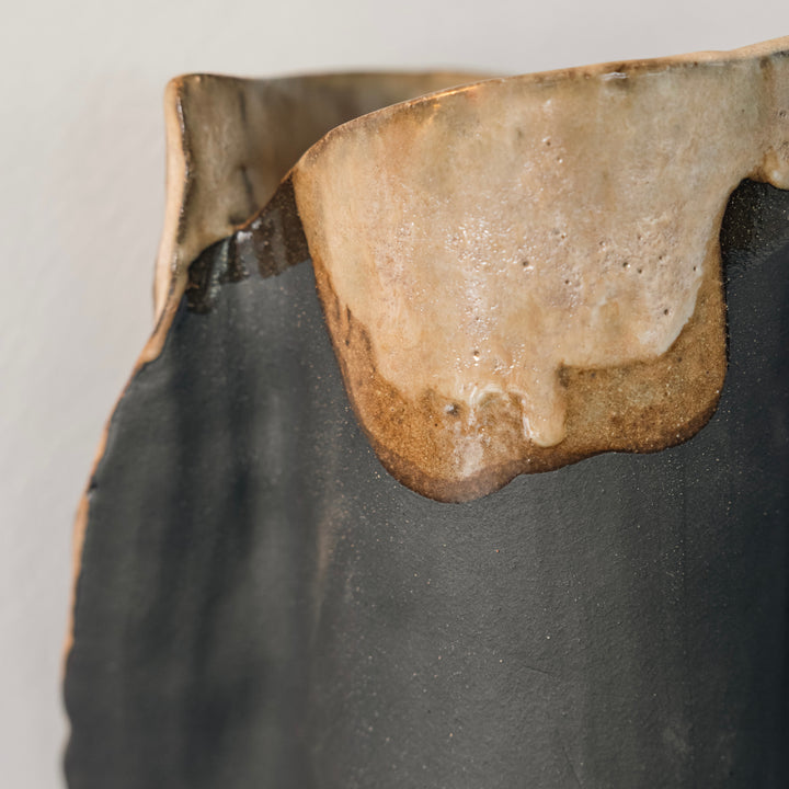 RAUNIM Vase | Charcoal Clay